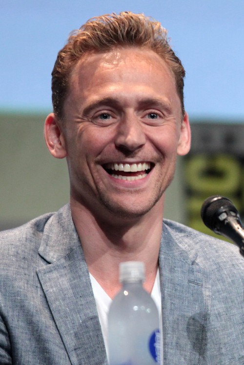 Tom_Hiddleston_by_Gage_Skidmore_2